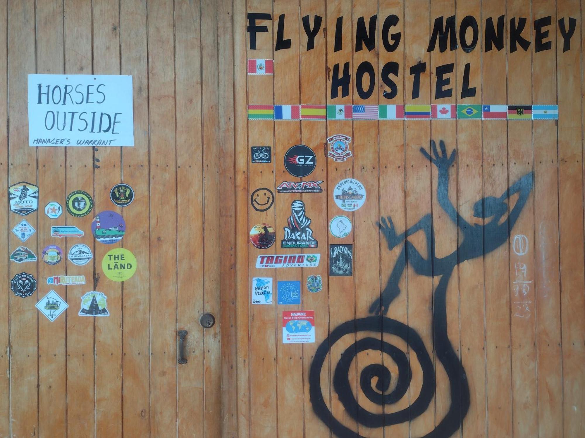 Flying Monkey Hostel Наска Екстер'єр фото